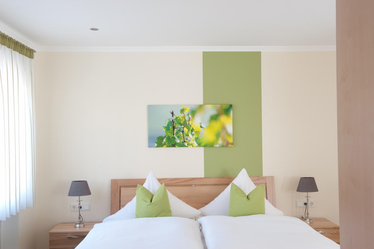 Weingut Hees - Landgasthof Zum Jaeger Aus Kurpfalz Auen Chambre photo